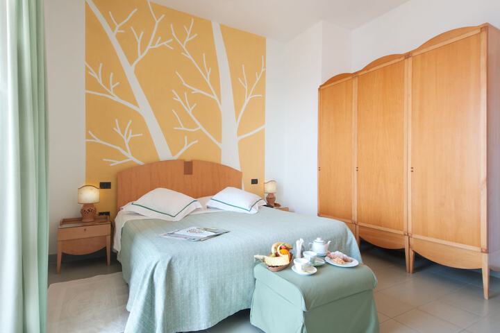 Room 2 of 32