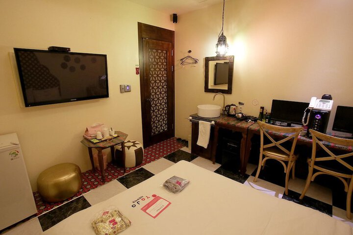Room 5 of 11