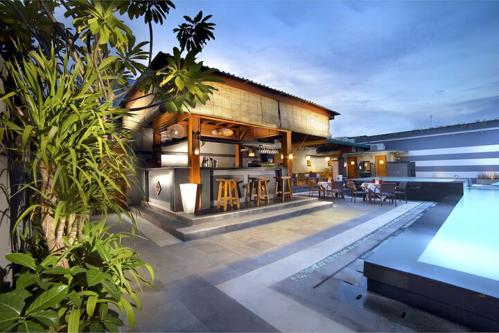 Hotel Pool