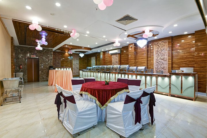 Ballroom/Hall 103 of 130