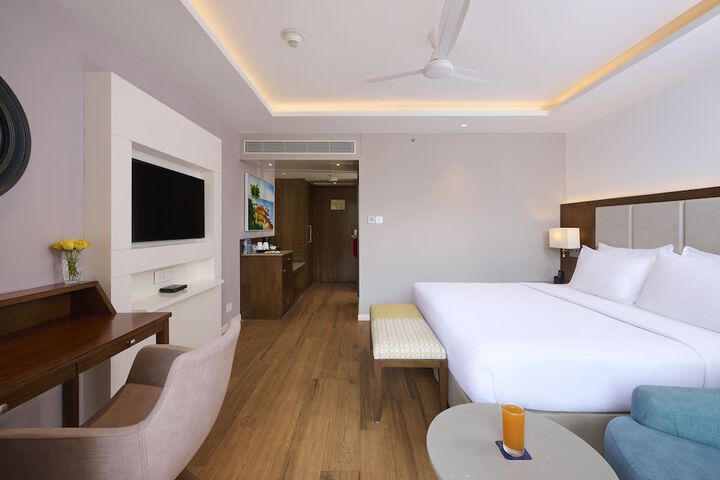 Room 2 of 28