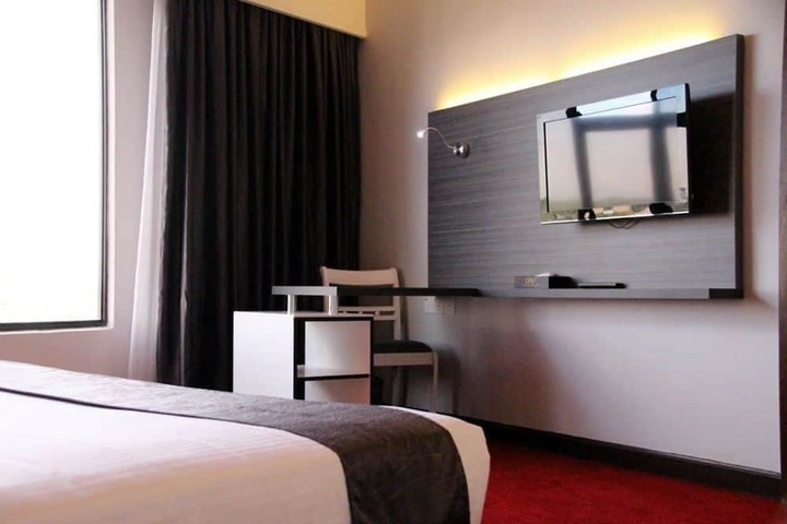 Room 4 of 40