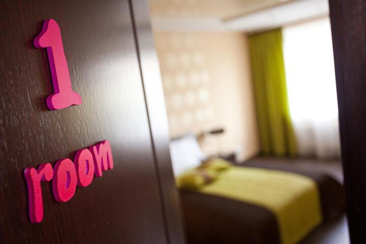 Room 17 of 33