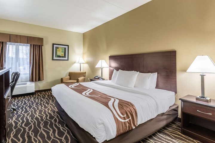 1 King Bed (17 of 18)