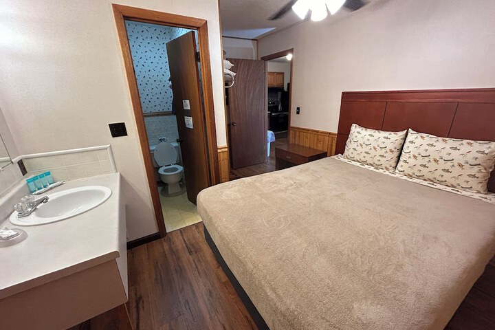 Room 28 of 82