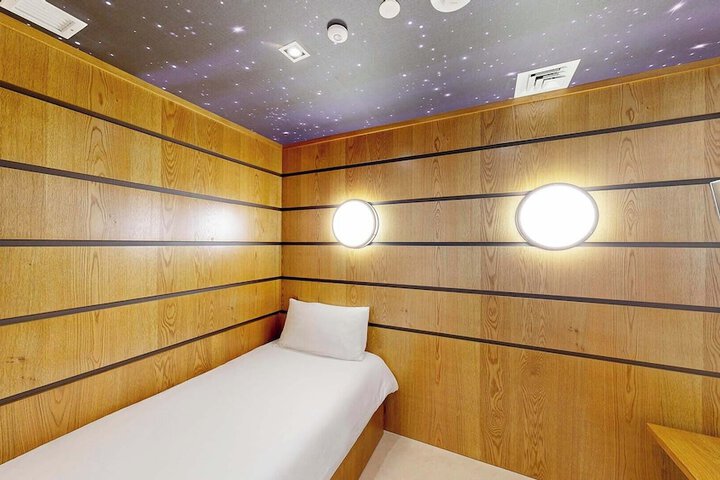 Room 52 of 136