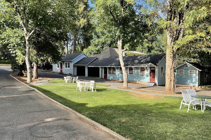 Hotel Exterior 72 of 76