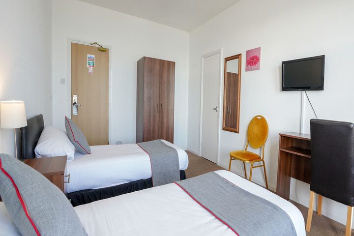 Room 27 of 111