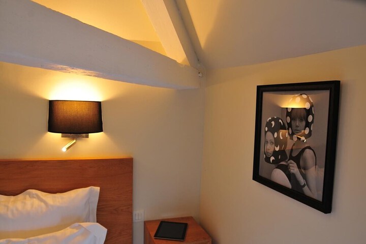 Room 21 of 110