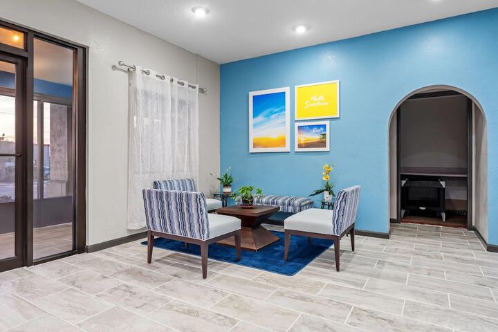 Entrance & Lobby