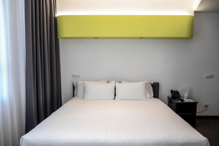 Room 14 of 36