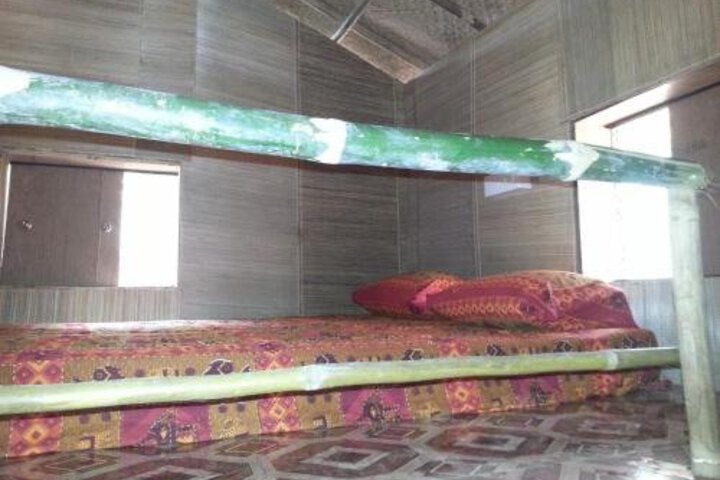 Room 2 of 10