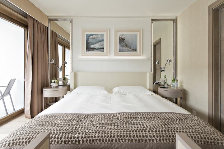 Room 3 of 74