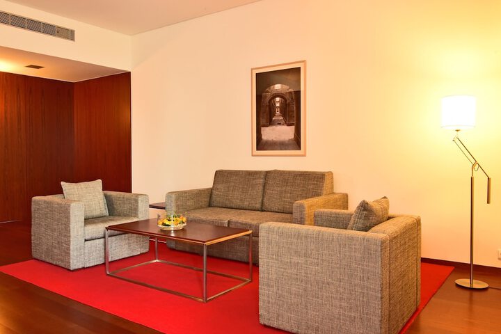 Room 12 of 38