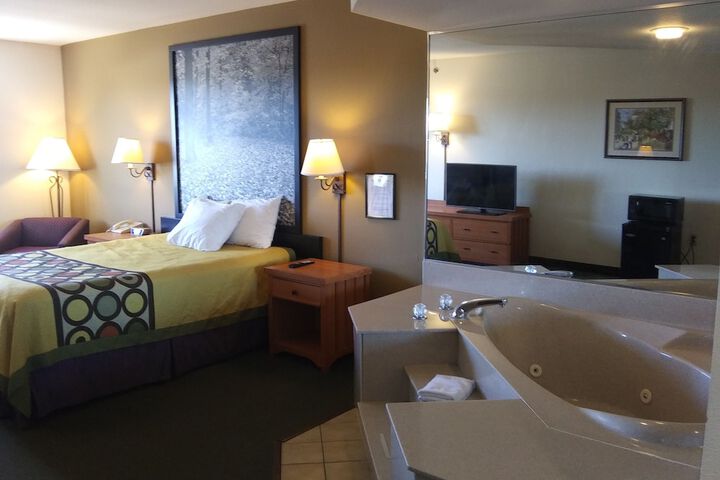 1 Queen Bed (34 of 35)