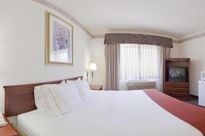 Room 15 of 36