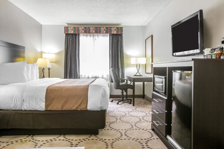 1 King Bed (8 of 21)