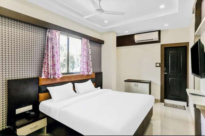 Room 4 of 10