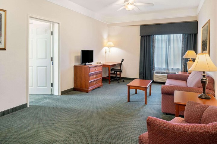 1 King Bed (7 of 12)