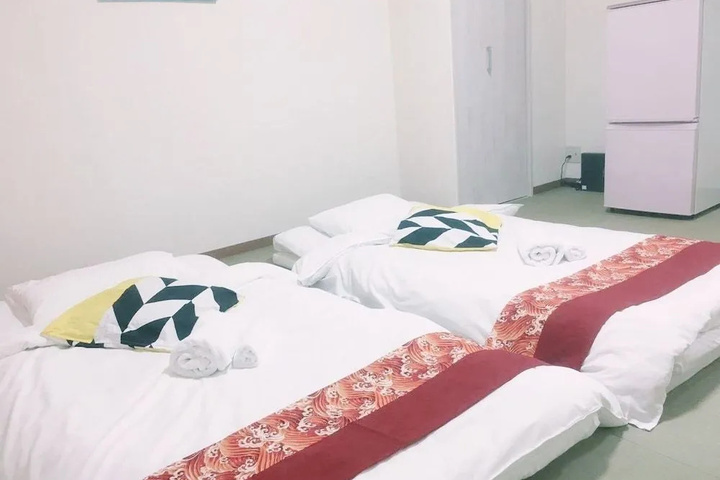 Room 2 of 19