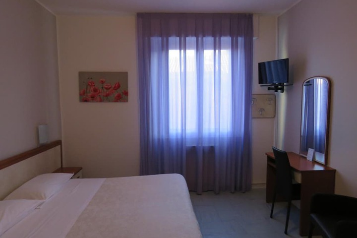 Room 14 of 38
