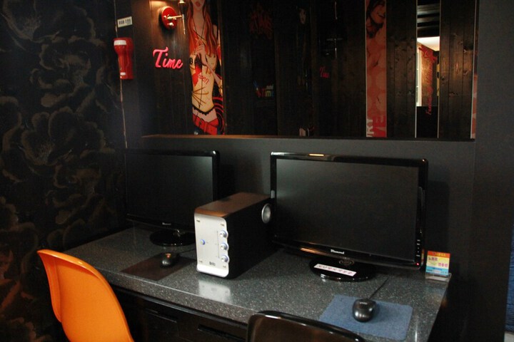 Room 2 of 84