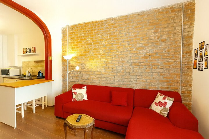 Room 2 of 42