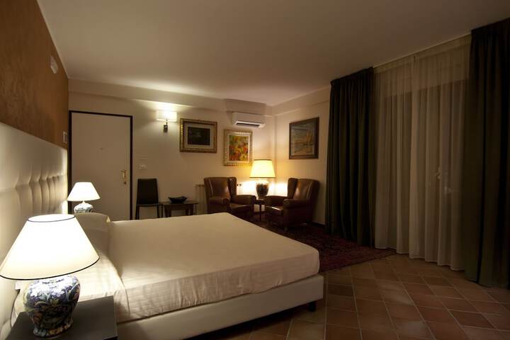 Room 6 of 35