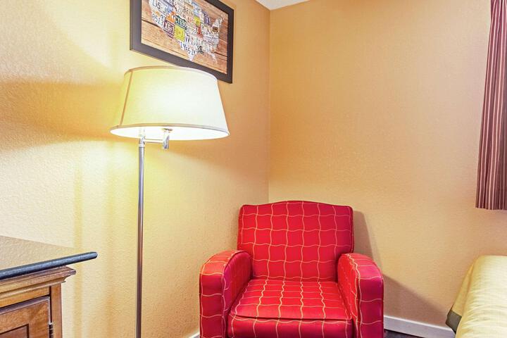 Standard Double Room (12 of 13)