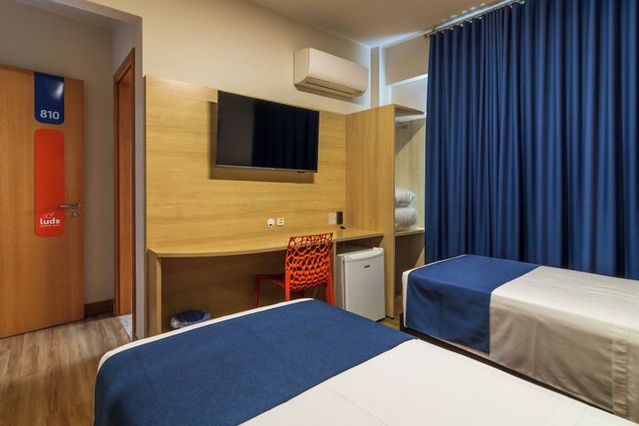 Room 46 of 102