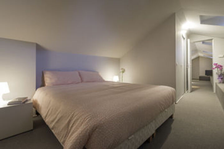 Room 8 of 34