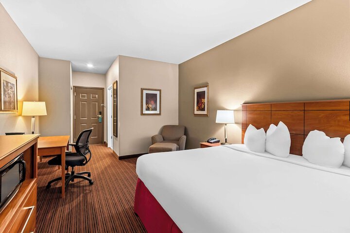1 King Bed (11 of 14)