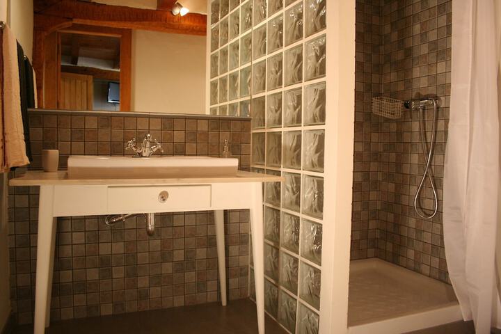 Room 12 of 20