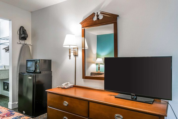 Room 13 of 29