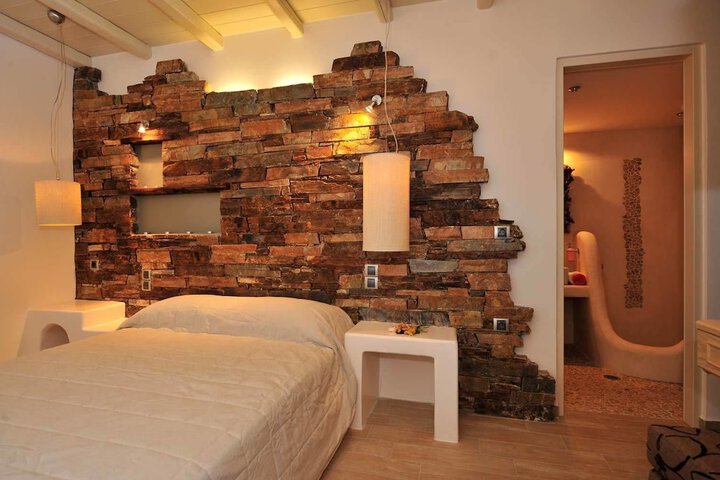 Room 12 of 223
