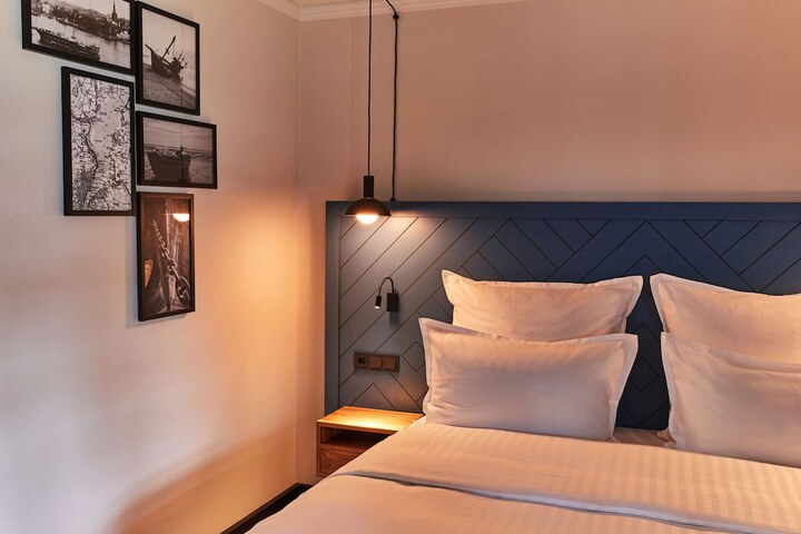 Room 16 of 71