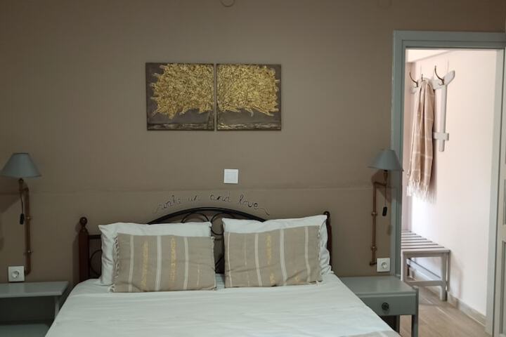 Room 18 of 102