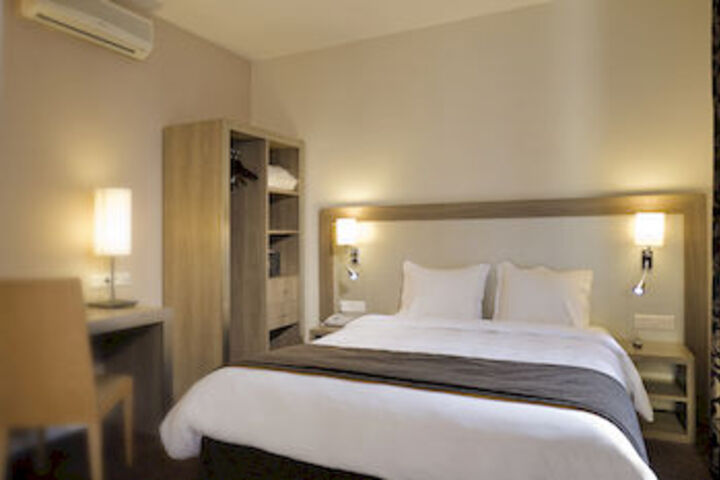Room 16 of 46