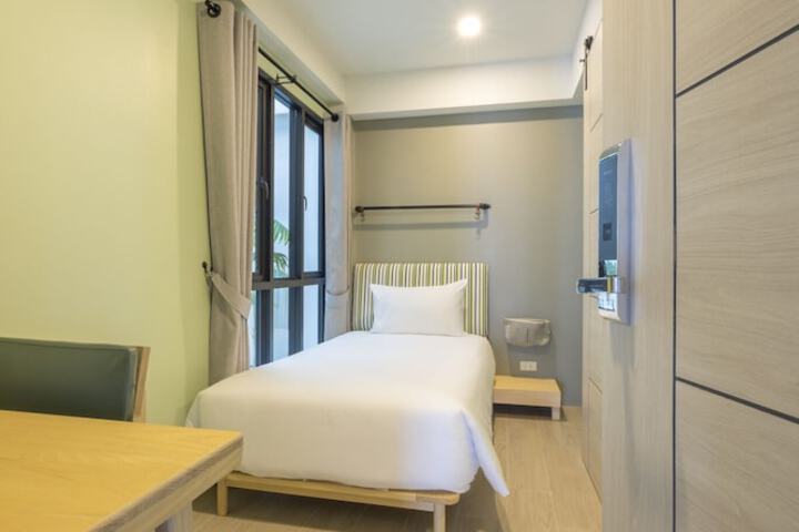 Room 5 of 54