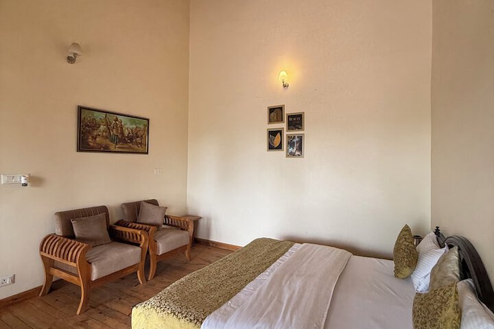 Room 15 of 38