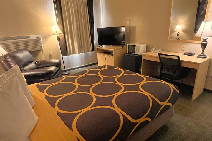 Room 28 of 46