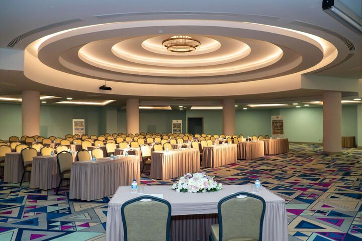 Business Center 218 of 254