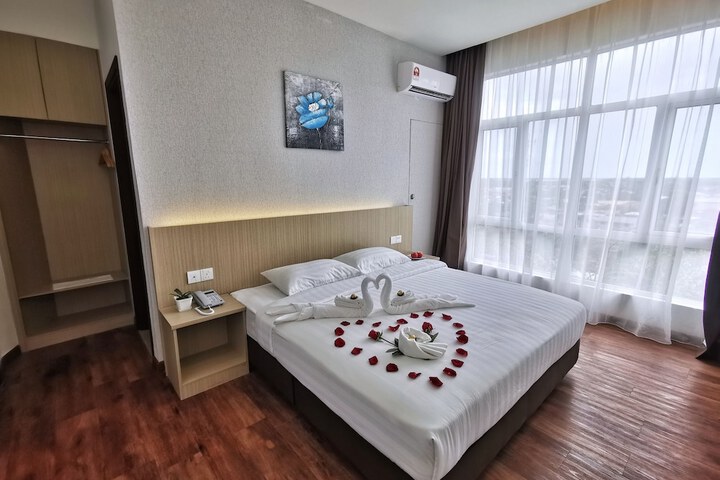 Room 6 of 25