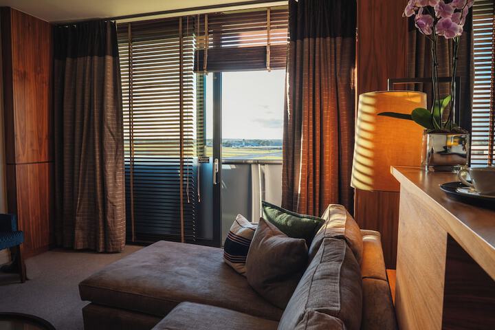 Room 14 of 37