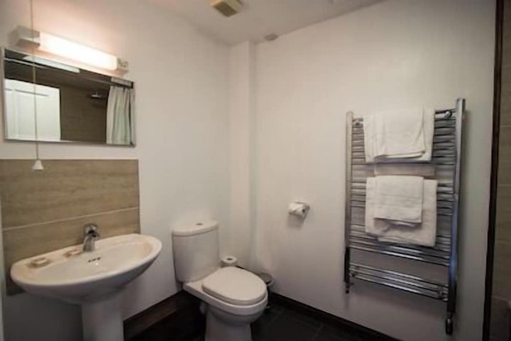 Room 46 of 210