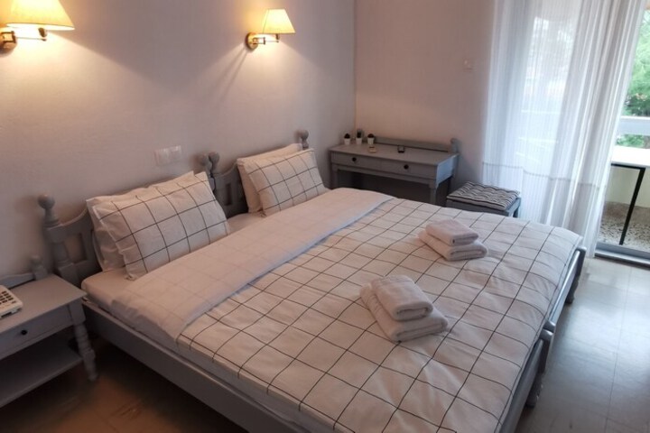 Room 27 of 34