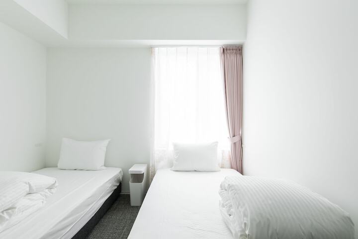 Room 13 of 74