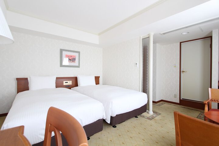 Room 10 of 11