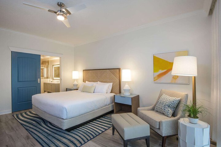 Room 21 of 240