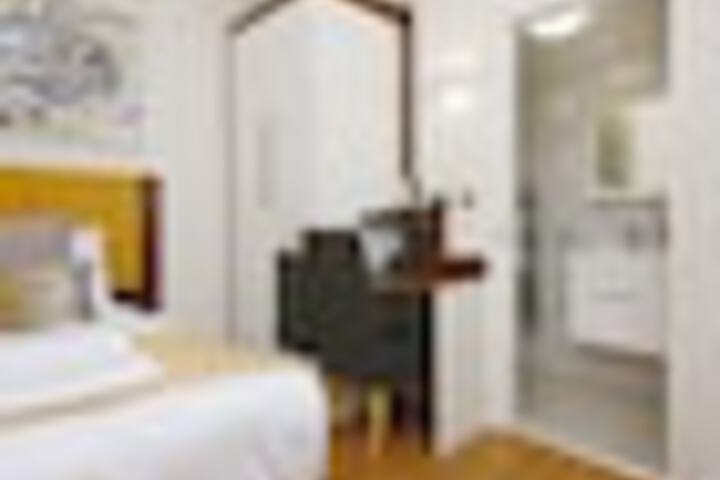 Room 29 of 171
